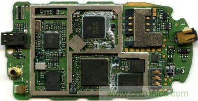 在射頻、核心處理器、高速存儲器等高頻元件區(qū)塊，可使用金屬屏蔽方式改善產(chǎn)品EMI影響問題