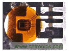 圖2：對于車用級R2Coupler產(chǎn)品如ACPL-M43T光電耦合器，Avago使用雙線強(qiáng)化關(guān)鍵功能連接