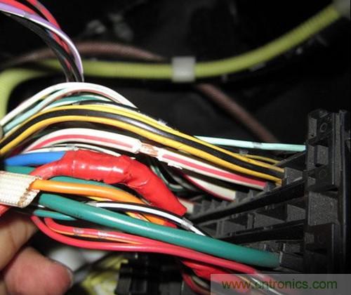 控制線25線--黃底紅條，電容器輸出線為最大的藍(lán)色線，接蓄電池正極的線為白底紅條粗線