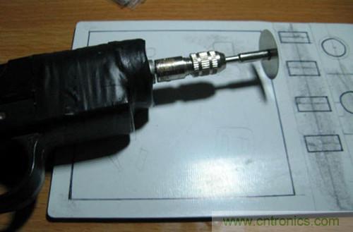 可調(diào)電源DIY:打孔,開(kāi)槽