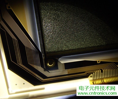 探秘電子紙！一款電紙書的電子墨水屏拆解