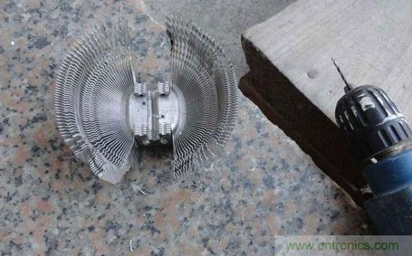 變廢為寶！風(fēng)扇散熱器變身山寨LED燈