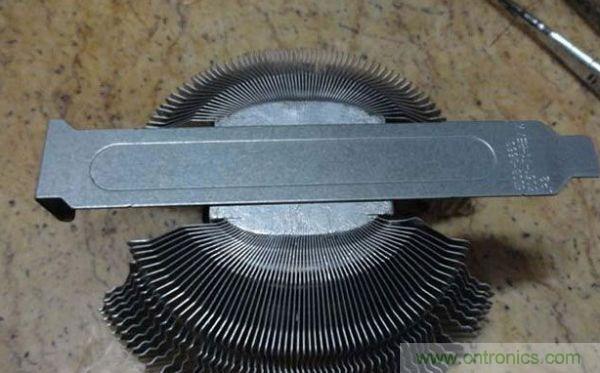 變廢為寶！風(fēng)扇散熱器變身山寨LED燈