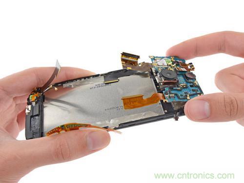 牛人強(qiáng)拆！新HTC One(M8)真機(jī)精密做工難修理