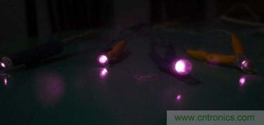 技術(shù)宅要逆天，DIY四點(diǎn)定位燈實(shí)現(xiàn)虛擬實(shí)境游戲