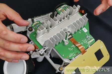 拆解筆記本不過癮，那就來拆拆日本情感機器人吧！