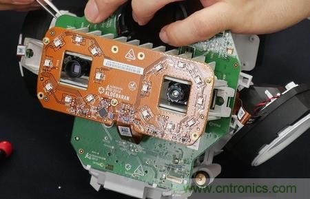 拆解筆記本不過癮，那就來拆拆日本情感機器人吧！