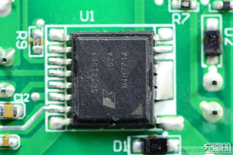 航嘉智能插線板拆解評測：看老牌機(jī)電如何&rdquo;秒殺&ldquo;后起之秀