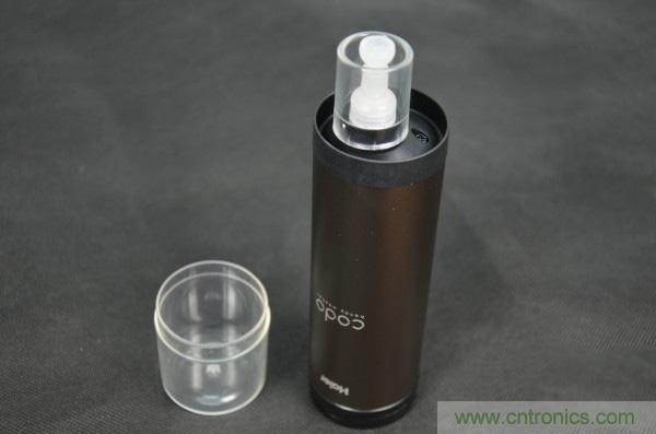 只有奶瓶大小的閃電去漬小神器 &mdash;&mdash;海爾咕咚手持式洗衣機(jī)