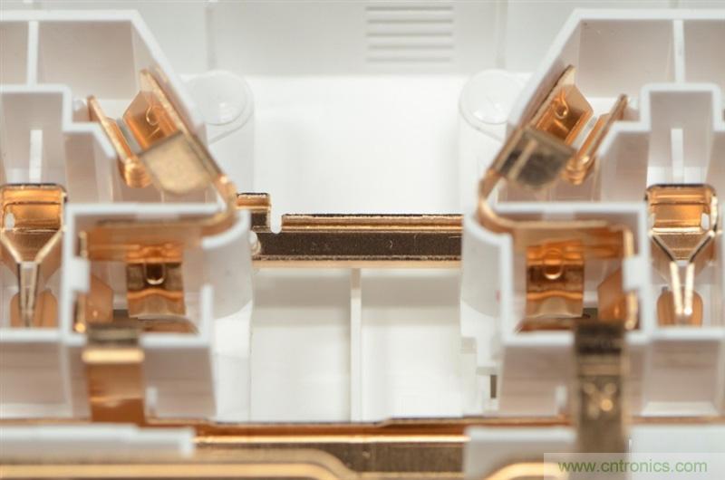 做工怒贊 神秘芯片！小米智能插線板拆解、評測