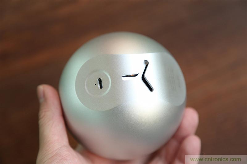 逼格滿滿的"空氣監(jiān)測站" 墨跡空氣果1S評測