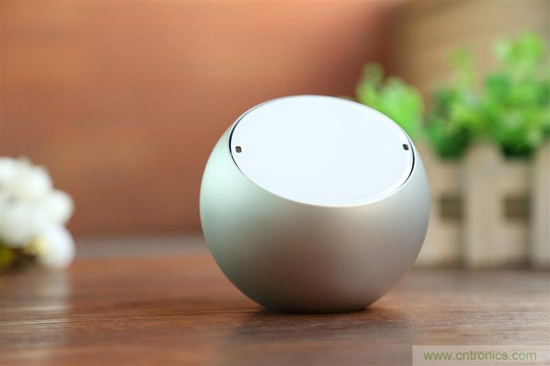 逼格滿滿的"空氣監(jiān)測站" 墨跡空氣果1S評測