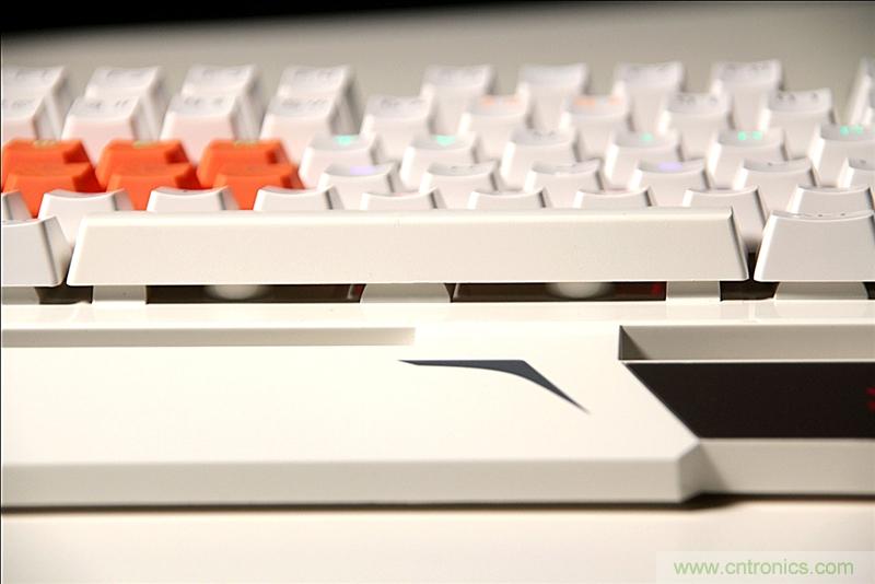 曾經(jīng)的網(wǎng)吧統(tǒng)治者&mdash;雙飛燕血手幽靈機(jī)械鍵盤，真世界最快？