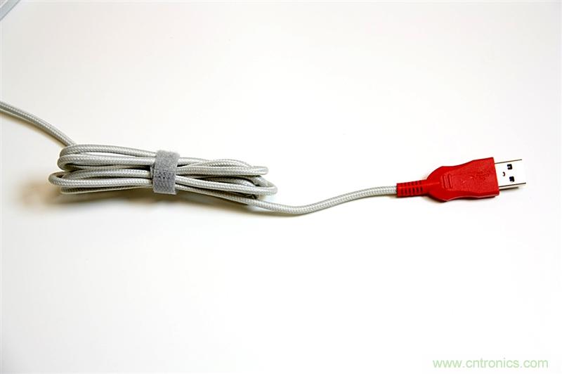 曾經(jīng)的網(wǎng)吧統(tǒng)治者&mdash;雙飛燕血手幽靈機(jī)械鍵盤，真世界最快？