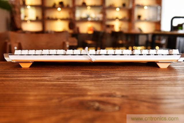 左手寫愛，右手寫他&mdash;&mdash;從此鍵盤鼠標不分家！