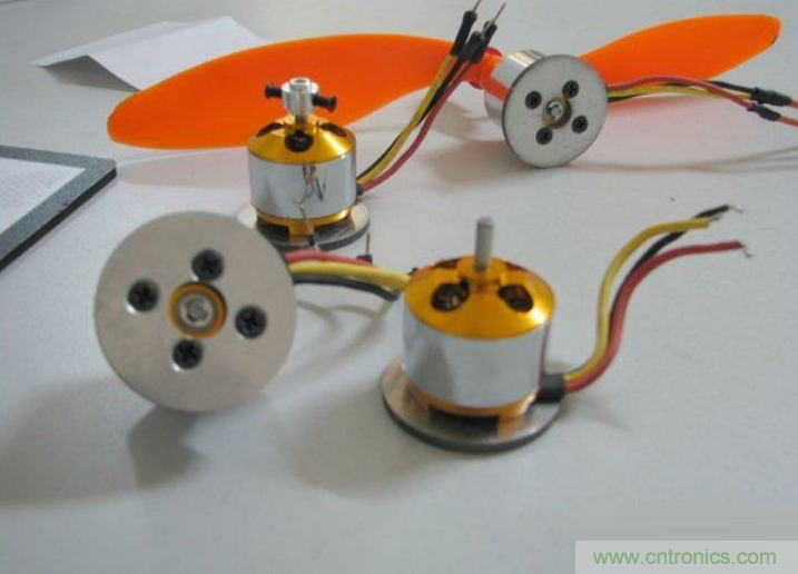 無人機 DIY 制作全過程，酷得不要不要的！