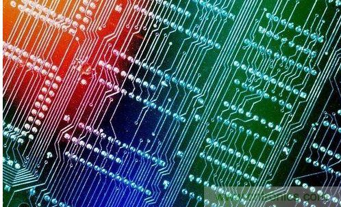 【導(dǎo)讀】對于一個新設(shè)計的電路板，調(diào)試起來往往會遇到一些困難，特別是當(dāng)板比較大、元件比較多時，往往無從下手。但如果掌握好一套合理的調(diào)試方法，調(diào)試起來將會事半功倍。  對于剛拿回來的新PCB板，我們首先要大概觀察一下，板上是否存在問題，例如是否有明顯的裂痕，有無短路、開路等現(xiàn)象。如果有必要的話，可以檢查一下電源跟地線之間的電阻是否足夠大。  然后就是安裝元件了。相互獨(dú)立的模塊，如果您沒有把握保證它們工作正常時，最好不要全部都裝上，而是一部分一部分的裝上（對于比較小的電路，可以一次全部裝上），這樣容易確定故障范圍，免得到時遇到問題時，無從下手。一般來說，可以把電源部分先裝好，然后就上電檢測電源輸出電壓是否正常。如果在上電時您沒有太大的把握（即使有很大的把握，也建議您加上一個保險絲，以防萬一），可考慮使用帶限流功能的可調(diào)穩(wěn)壓電源。先預(yù)設(shè)好過流保護(hù)電流，然后將穩(wěn)壓電電源的電壓值慢慢往上調(diào)，并監(jiān)測輸入電流、輸入電壓以及輸出電壓。如果往上調(diào)的過程中，沒有出現(xiàn)過流保護(hù)等問題，且輸出電壓也達(dá)到了正常，則說明電源部分OK。反之，則要斷開電源，尋找故障點(diǎn)，并重復(fù)上述步驟，直到電源正常為止。  接下來逐漸安裝其它模塊，每安裝好一個模塊，就上電測試一下，上電時也是按照上面的步驟，以避免因?yàn)樵O(shè)計錯誤或/和安裝錯誤而導(dǎo)致過流而燒壞元件。  PCB   尋找故障的辦法一般有下面幾種：  ①測量電壓法。首先要確認(rèn)的是各芯片電源引腳的電壓是否正常，其次檢查各種參考電壓是否正常，另外還有各點(diǎn)的工作電壓是否正常等。例如，一般的硅三極管導(dǎo)通時，BE結(jié)電壓在0.7V左右，而CE結(jié)電壓則在0.3V左右或者更小。如果一個三極管的BE結(jié)電壓大于0.7V（特殊三極管除外，例如達(dá)林頓管等），可能就是BE結(jié)就開路。  ②信號注入法。將信號源加至輸入端，然后依次往后測量各點(diǎn)的波形，看是否正常，以找到故障點(diǎn)。有時我們也會用更簡單的辦法，例如用手握一個鑷子，去碰觸各級的輸入端，看輸出端是否有反應(yīng)，這在音頻、視頻等放大電路中常使用（但要注意，熱底板的電路或者電壓高的電路，不能使用此法，否則可能會導(dǎo)致觸電）。如果碰前一級沒有反應(yīng)，而碰后一級有反應(yīng)，則說明問題出在前一級，應(yīng)重點(diǎn)檢查。  ③當(dāng)然，還有很多其它的尋找故障點(diǎn)的方法，例如看、聽、聞、摸等。&ldquo;看&rdquo;就是看元件有無明顯的機(jī)械損壞，例如破裂、燒黑、變形等;&ldquo;聽&rdquo;就是聽工作聲音是否正常，例如一些不該響的東西在響，該響的地方不響或者聲音不正常等;&ldquo;聞&rdquo;就是檢查是否有異味，例如燒焦的味道、電容電解液的味道等，對于一個有經(jīng)驗(yàn)的電子維修人員來說，對這些氣味是很敏感的;&ldquo;摸&rdquo;就是用手去試探器件的溫度是否正常，例如太熱，或者太涼。一些功率器件，工作起來時會發(fā)熱，如果摸上去是涼的，則基本上可以判斷它沒有工作起來。但如果不該熱的地方熱了或者該熱的地方太熱了，那也是不行的。一般的功率三極管、穩(wěn)壓芯片等，工作在70度以下是完全沒問題的。70度大概是怎樣的一個概念呢？如果你將手壓上去，可以堅持三秒鐘以上，就說明溫度大概在70度以下（注意要先試探性的去摸，千萬別把手燙傷了）。  好了，關(guān)于調(diào)試的問題，我們今天就暫時講這么多，如果想要了解更多的調(diào)試方法和經(jīng)驗(yàn)，可以去找一些家用電器維修的書來看看，一個好的設(shè)計人員，首先應(yīng)該是一個好的維修人員。