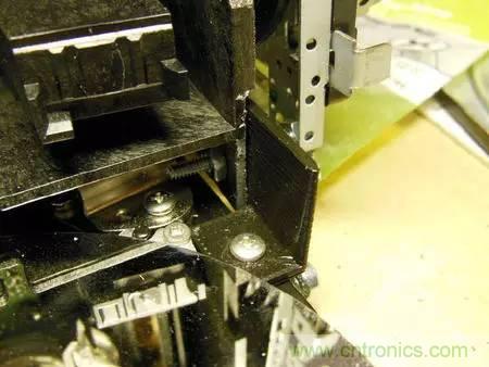 廢舊收音機(jī)如何變身成酷炫機(jī)器人？