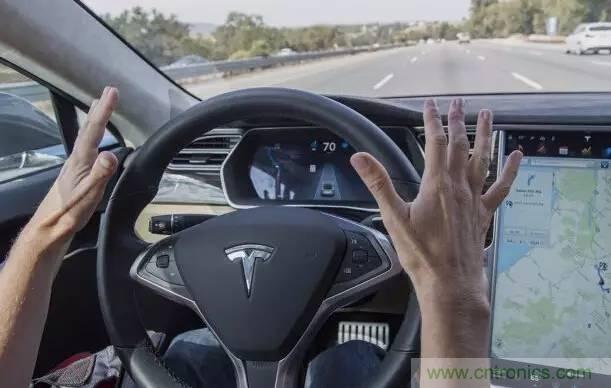 當(dāng)我們?cè)谡務(wù)撟詣?dòng)駕駛時(shí)，我們到底在談?wù)撌裁矗? width=