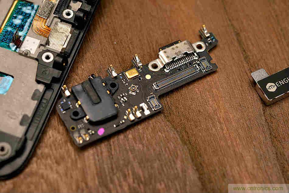 拆解魅族15 Plus：玩轉(zhuǎn)了新概念，但其工藝究竟如何？