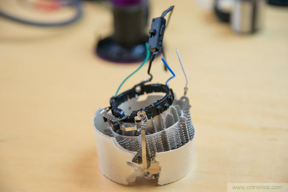 拆解戴森吹風機：近三千元的價格貴在哪？