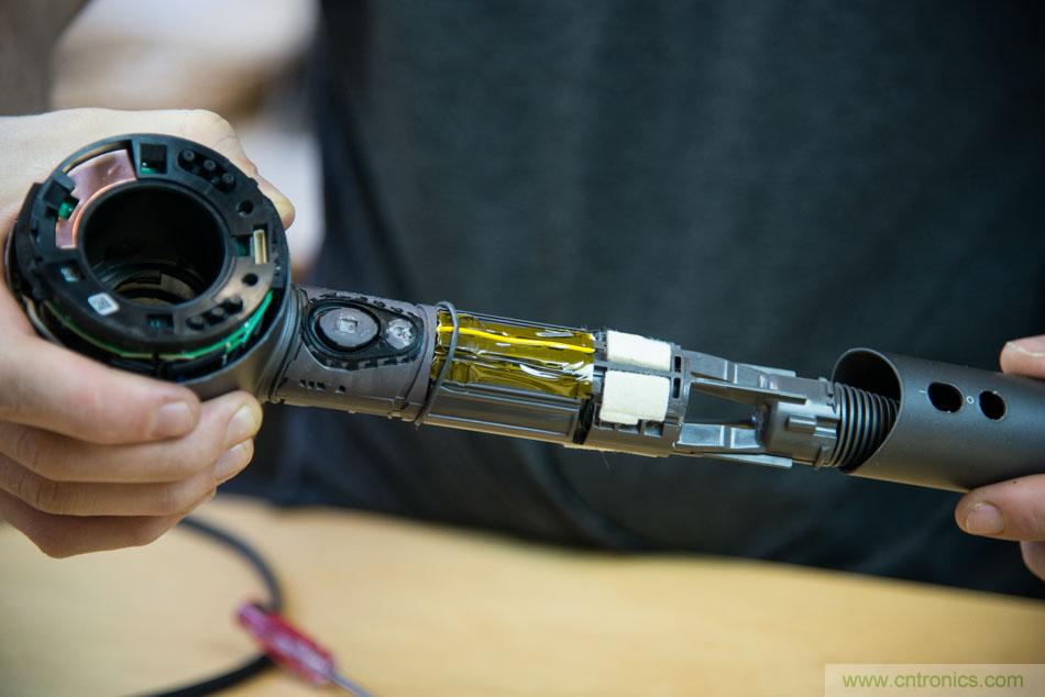 拆解戴森吹風機：近三千元的價格貴在哪？