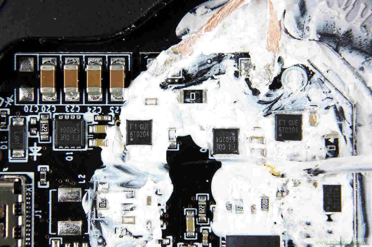 拆解對(duì)比：系出同門，小米、紫米無(wú)線充電器的差別有多大？