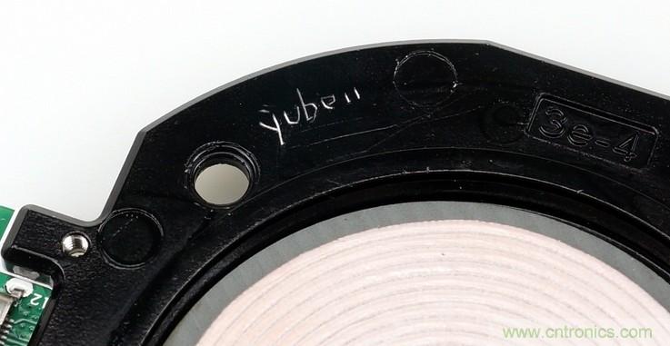 拆解對(duì)比：系出同門，小米、紫米無(wú)線充電器的差別有多大？