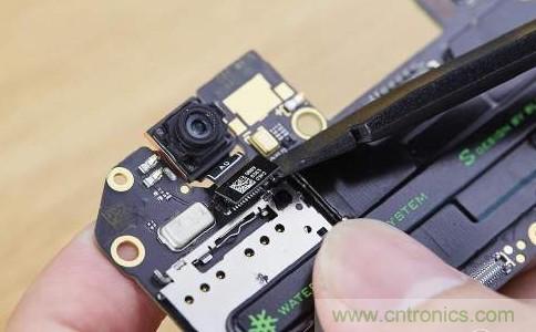 拆解黑鯊手機(jī)：多級(jí)直觸一體式液冷系統(tǒng)有什么門道？