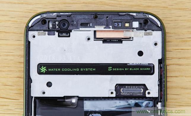 拆解黑鯊手機(jī)：多級(jí)直觸一體式液冷系統(tǒng)有什么門道？