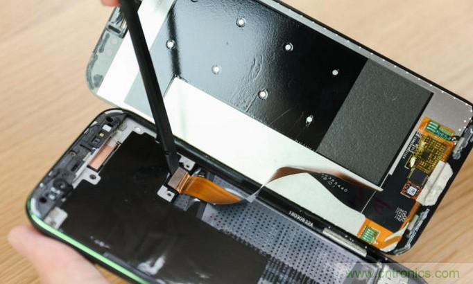 拆解黑鯊手機(jī)：多級(jí)直觸一體式液冷系統(tǒng)有什么門道？