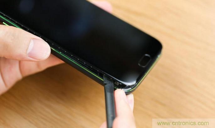 拆解黑鯊手機(jī)：多級(jí)直觸一體式液冷系統(tǒng)有什么門道？