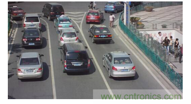 如何在車(chē)流涌動(dòng)的道路上運(yùn)用監(jiān)控系統(tǒng)？