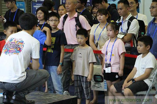 WAIE大戰(zhàn)&ldquo;利奇馬&rdquo;，3萬真粉如約駕臨&ldquo;WAIE 2019第四屆上海國(guó)際人工智能展覽會(huì)&rdquo;
