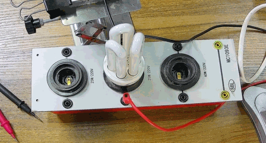 電燈泡內(nèi)通有交流電，為什么看不到燈泡在閃爍？