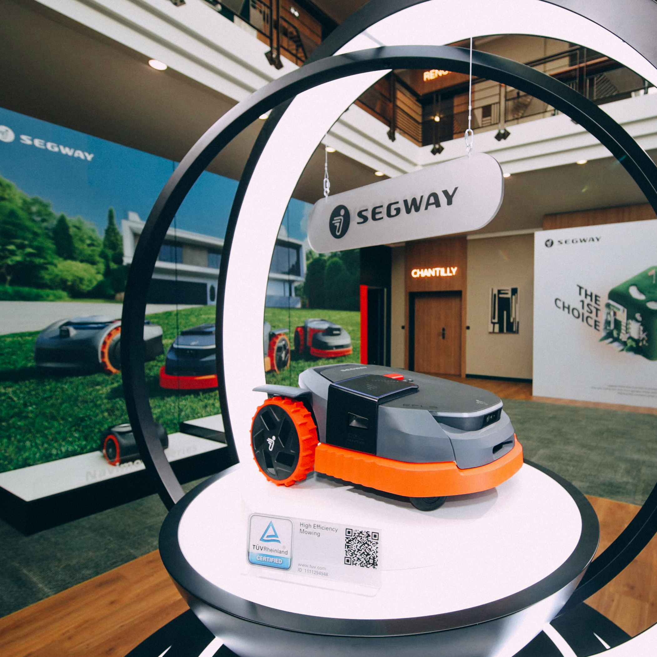 意法半導(dǎo)體推出車規(guī)衛(wèi)星導(dǎo)航芯片跨界賦能賽格威智能割草機(jī)