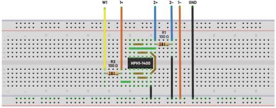   材料  ? ADALM2000主動(dòng)學(xué)習(xí)模塊 ? 無(wú)焊試驗(yàn)板和跳線套件 ? 一臺(tái)HPH1-1400L 6繞組變壓器 ? 一臺(tái)HPH1-0190L 6繞組變壓器 ? 兩個(gè)100 Ω電阻  說(shuō)明  在無(wú)焊試驗(yàn)板上構(gòu)建圖2所示的電路。需要使用此設(shè)置來(lái)測(cè)量初級(jí)/次級(jí)匝數(shù)比為1:1的三種不同配置下，兩個(gè)變壓器型號(hào)各自的頻率響應(yīng)。兩個(gè)紅色箭頭表示在初級(jí)和次級(jí)使用同一個(gè)線圈的配置中連接源電阻和負(fù)載電阻的位置。藍(lán)色箭頭對(duì)應(yīng)的是在初級(jí)和次級(jí)使用兩個(gè)串聯(lián)線圈的配置。綠色箭頭對(duì)應(yīng)的是在初級(jí)和次級(jí)使用三個(gè)串聯(lián)線圈的配置。